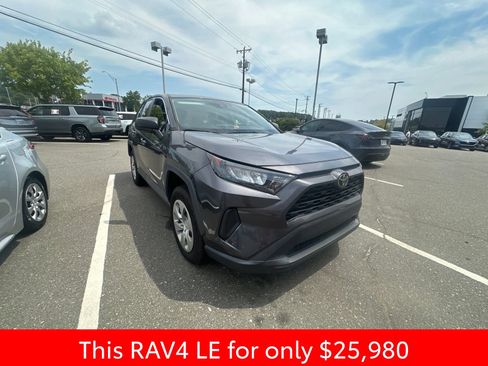 Used 2022 Toyota RAV4 LE FWD image 5