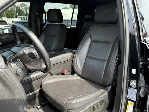 Used 2023 Chevrolet Suburban High Country w/ Premium Package AWD/4WD image 16