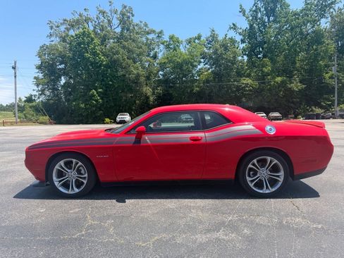 Used 2022 Dodge Challenger R/T RWD image 6