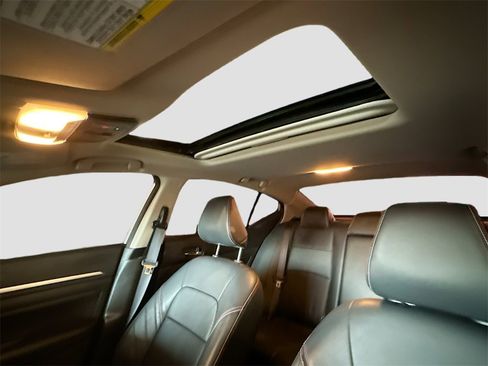 Used 2024 Nissan Altima 2.5 SR w/ SR Premium Package image 21