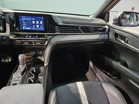 Used 2025 Toyota Camry SE FWD image 11