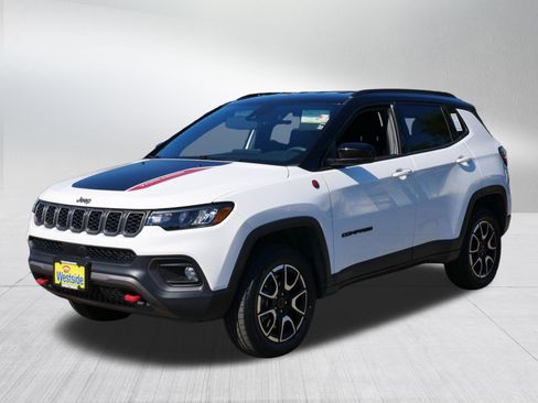 Used 2025 Jeep Compass Trailhawk AWD/4WD image 3