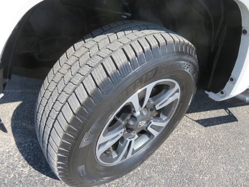 Used 2019 Toyota Tacoma 2WD Double Cab image 9