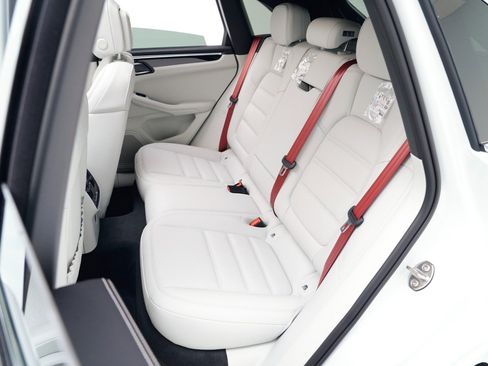 New 2026 Porsche Macan S image 32