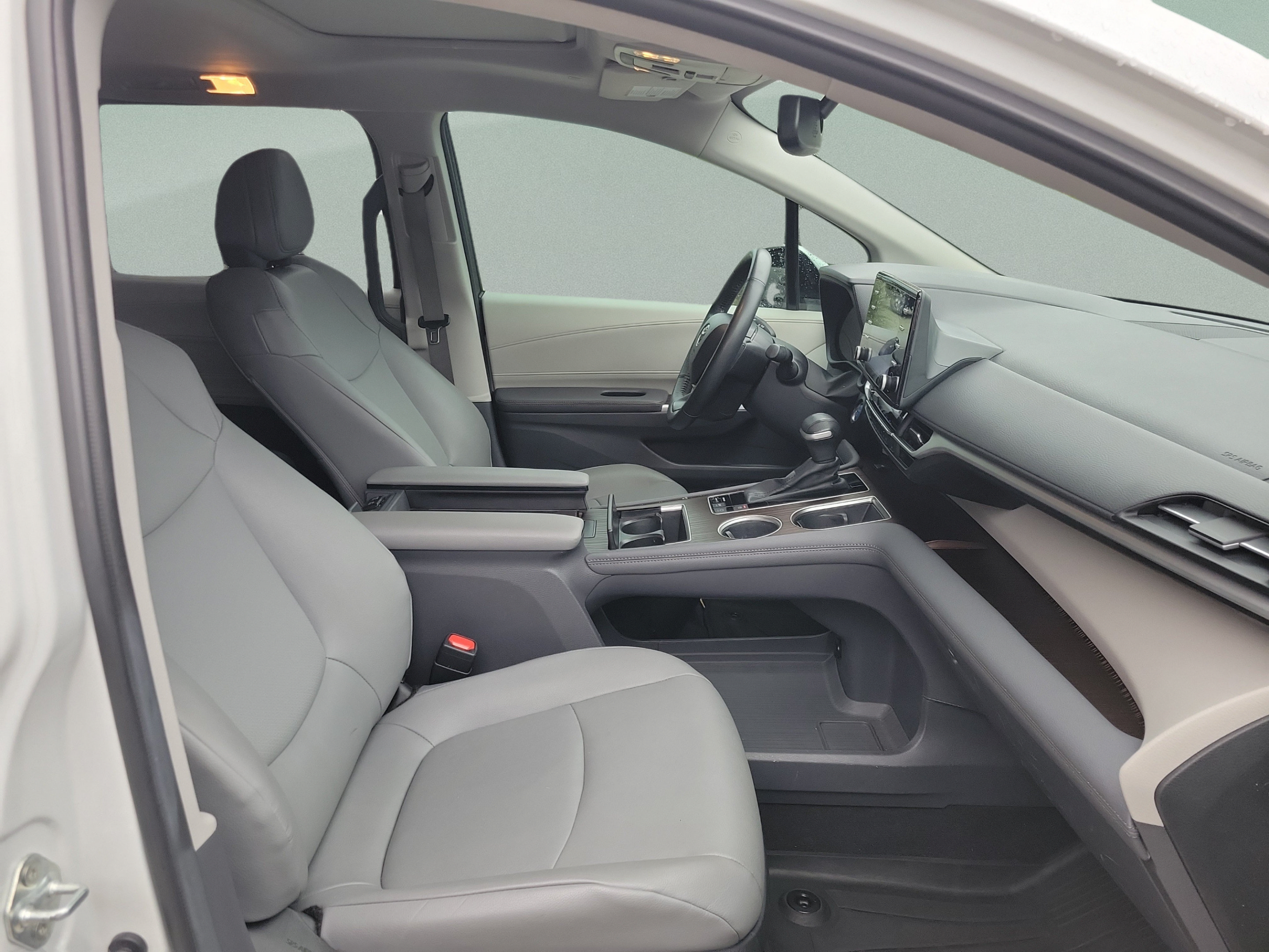 Certified 2024 Toyota Sienna XLE FWD image 27