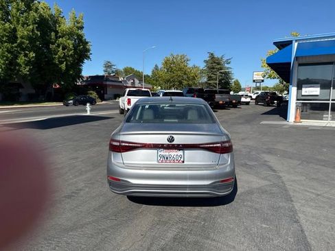 Used 2025 Volkswagen Jetta SE FWD image 7