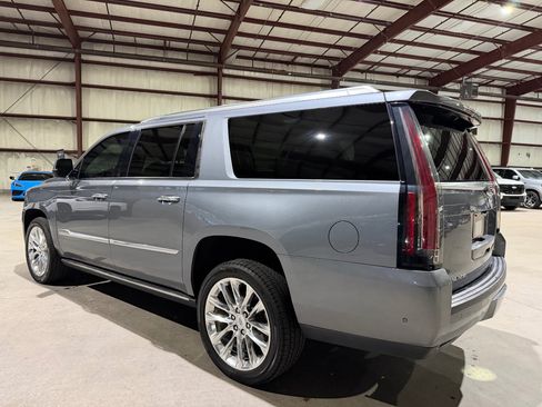 Used 2019 Cadillac Escalade ESV Premium Luxury RWD image 7
