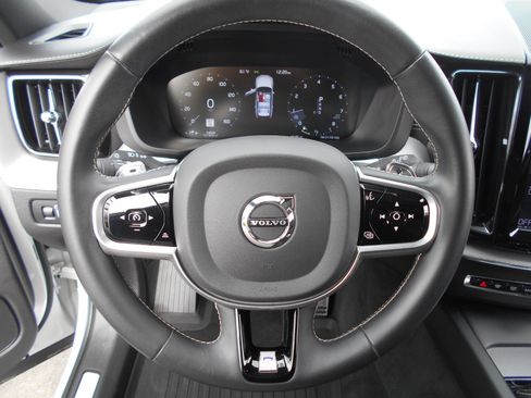 Used 2020 Volvo XC60 T6 R-Design w/ Protection Package Premier AWD/4WD image 16