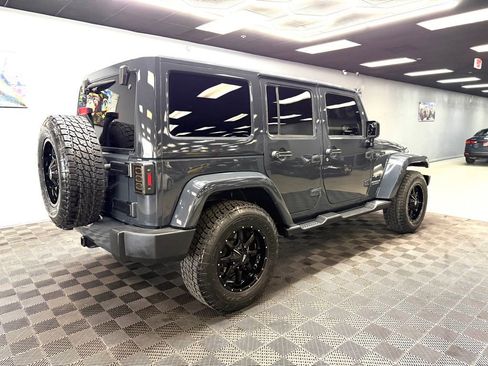 Used 2017 Jeep Wrangler Unlimited Sahara w/ Max Tow Package AWD/4WD image 15