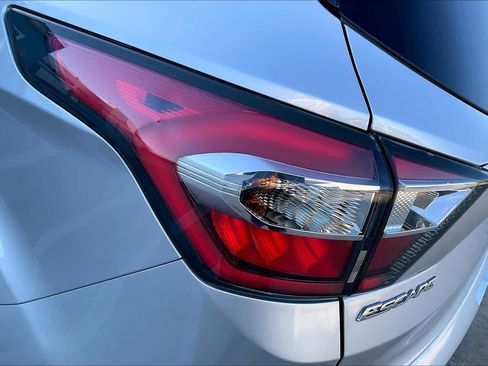 Used 2017 Ford Escape Titanium image 29