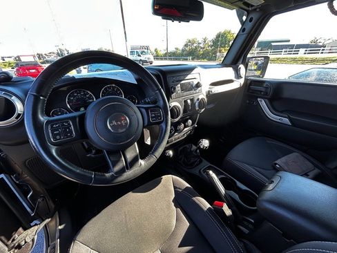 Used 2016 Jeep Wrangler Unlimited Sahara w/ Max Tow Package image 8