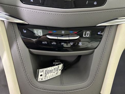 Certified 2023 Cadillac XT5 Premium Luxury w/ Technology Package AWD/4WD image 19