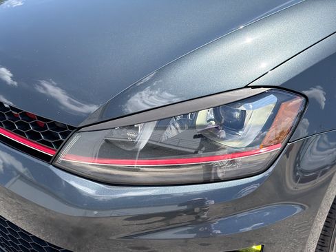 Used 2017 Volkswagen GTI SE FWD image 9