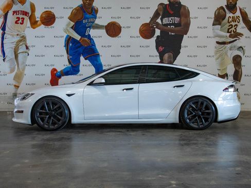 Used 2021 Tesla Model S Plaid image 16