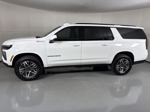 New 2026 Chevrolet Suburban Z71 w/ Comfort Package AWD/4WD image 6