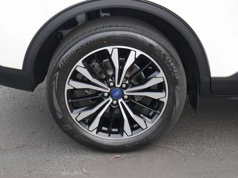 Used 2022 Ford Escape SE w/ SE Sport Appearance Package image 14