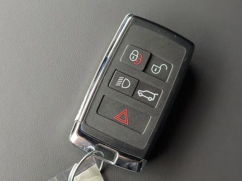 Used 2025 Land Rover Defender 110 S image 39