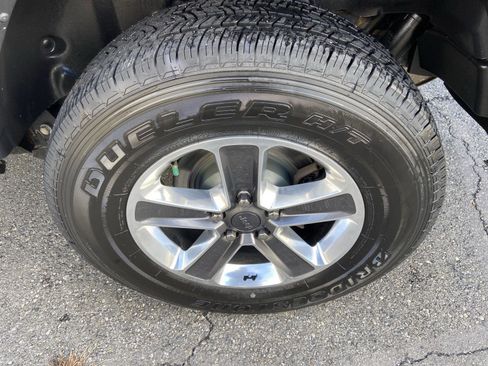 Used 2020 Jeep Wrangler Unlimited Sahara image 10