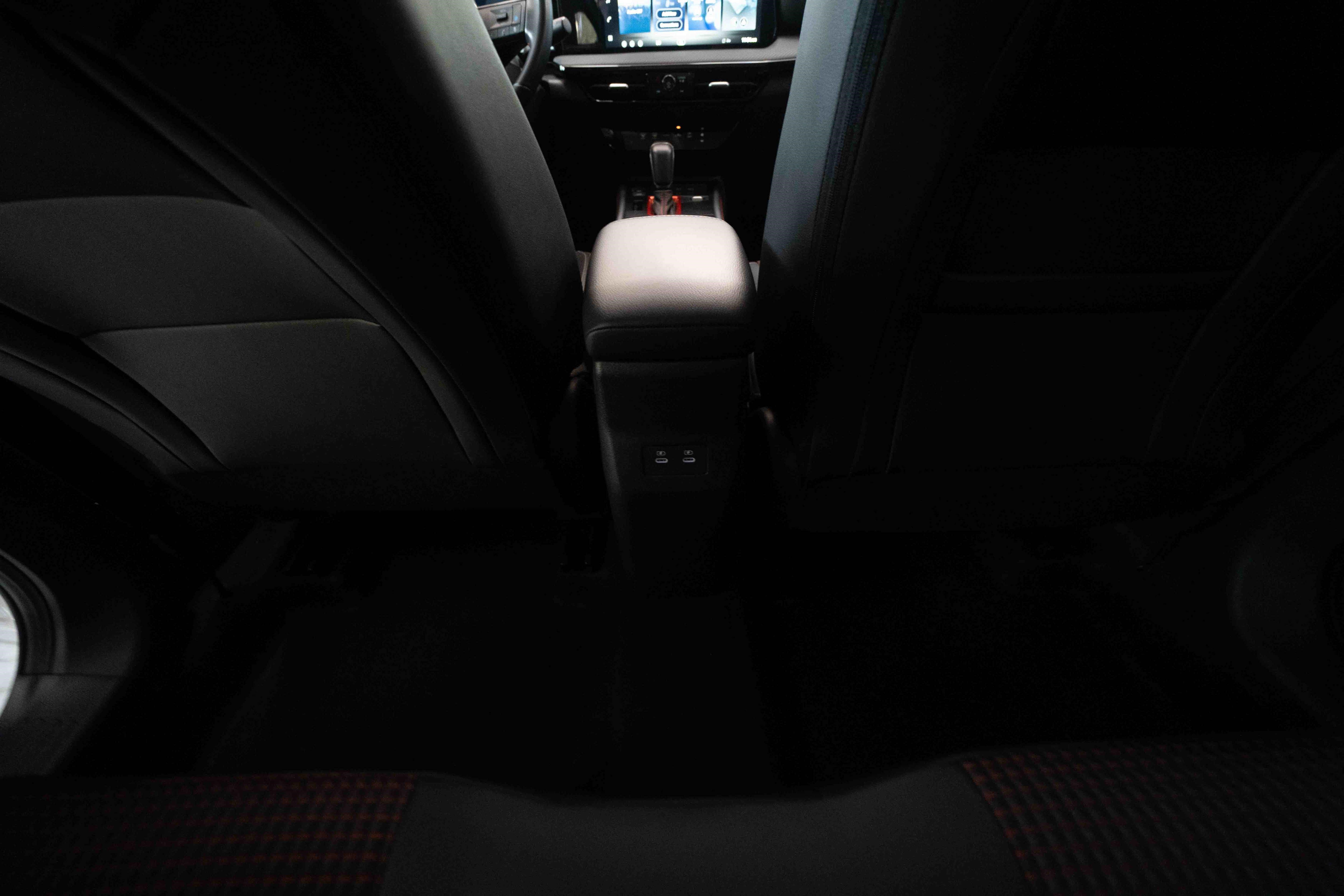 Used 2026 Nissan Kicks SR FWD image 22