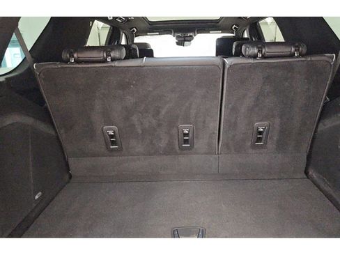 Used 2021 Cadillac Escalade Premium Luxury AWD/4WD image 13