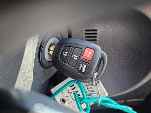 Used 2014 Toyota Corolla LE FWD image 29