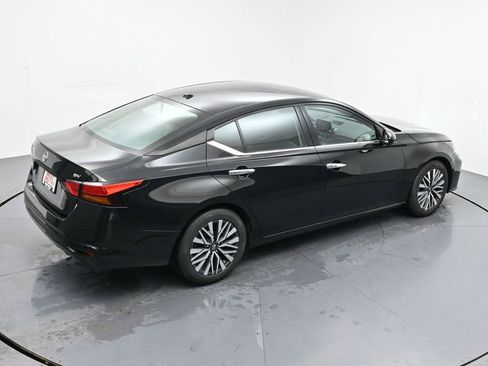 Used 2023 Nissan Altima 2.5 SV FWD image 5