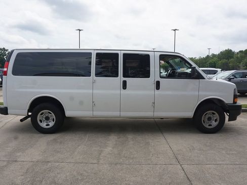 Used 2024 GMC Savana 3500 LS RWD image 18