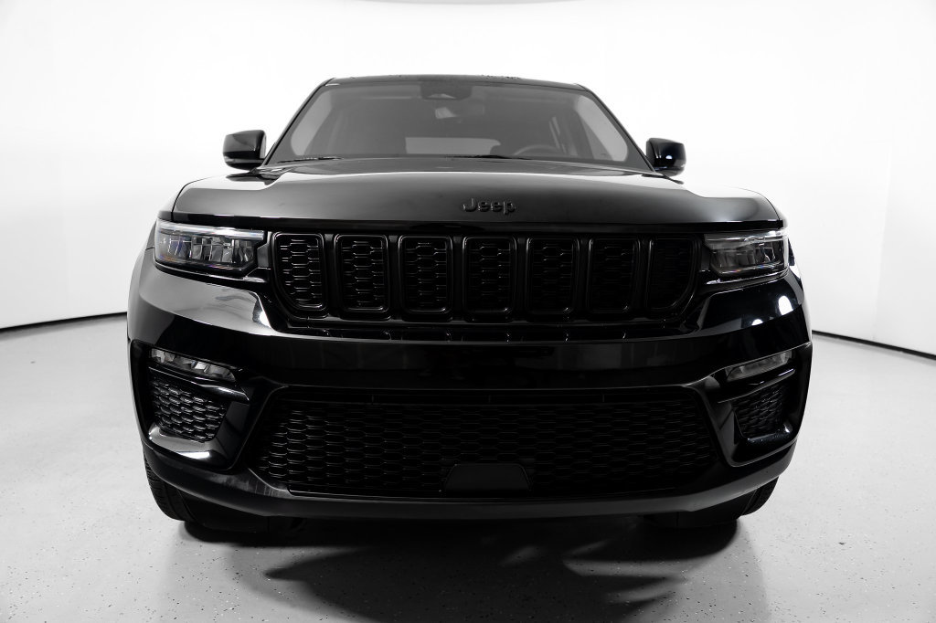 Used 2023 Jeep Grand Cherokee Limited w/ Black Appearance Package AWD/4WD image 18
