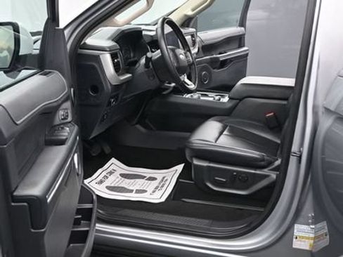 Used 2024 Ford Expedition XLT AWD/4WD image 15