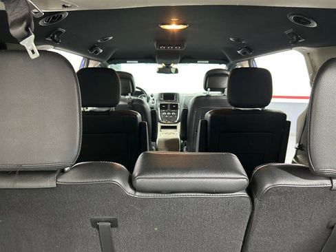 Used 2020 Dodge Grand Caravan SXT image 13