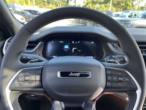 Used 2025 Jeep Grand Cherokee Laredo X AWD/4WD image 31