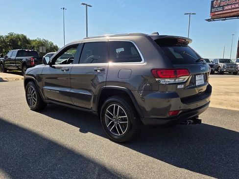 Used 2020 Jeep Grand Cherokee Laredo w/ Laredo X Package RWD image 9
