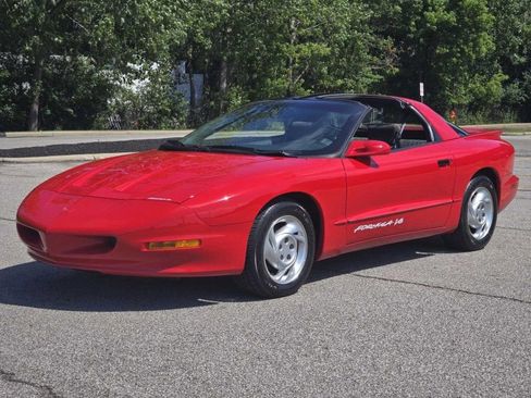 Used 1994 Pontiac Firebird Formula RWD image 2