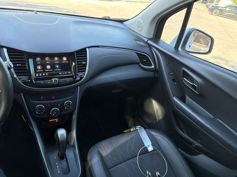 Used 2018 Chevrolet Trax LT w/ LT Convenience Package FWD image 12