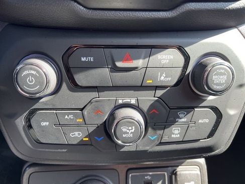 Certified 2023 Jeep Renegade Limited AWD/4WD image 29
