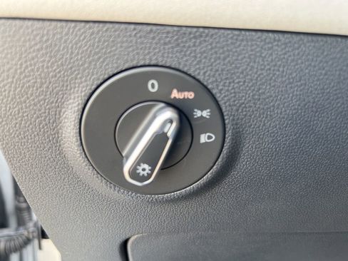 New 2025 Volkswagen Taos SE image 20