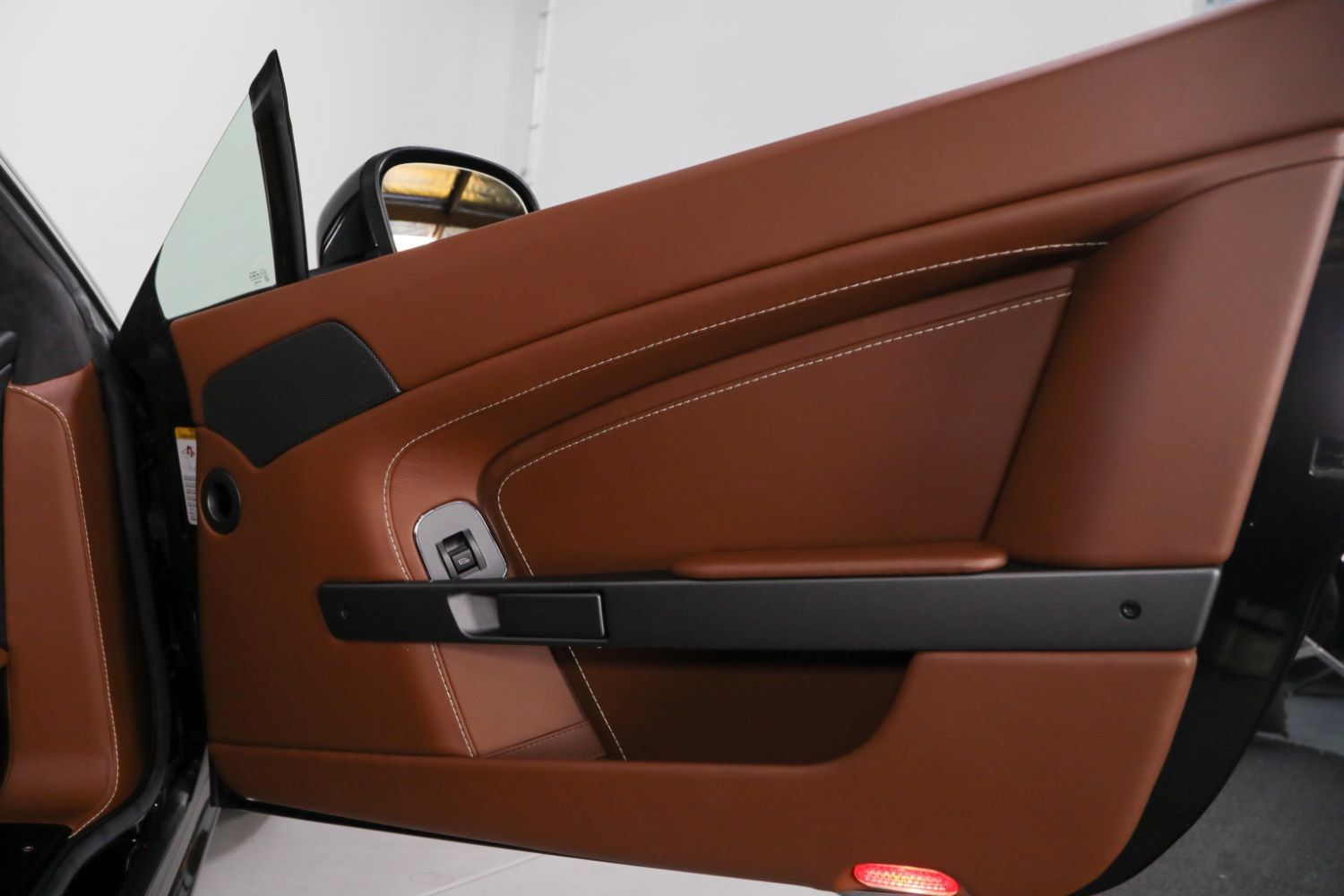 Used 2012 Aston Martin V8 Vantage N420 RWD image 34