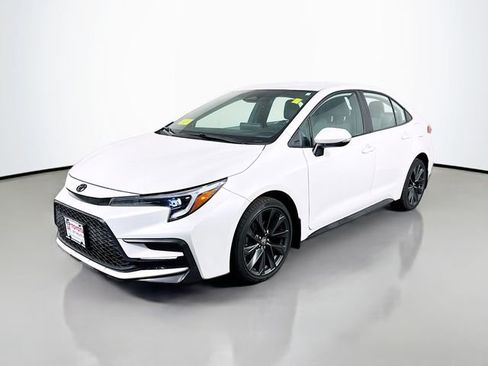 Used 2024 Toyota Corolla SE image 2