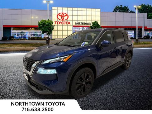Used 2023 Nissan Rogue SV image 1