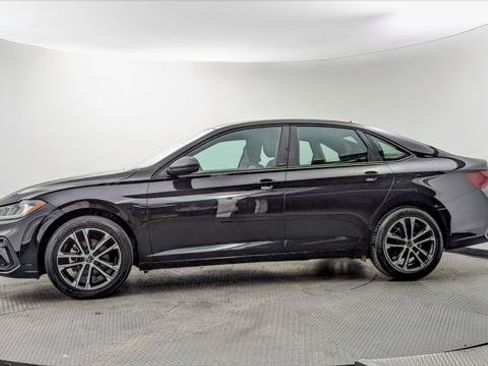 Used 2025 Volkswagen Jetta Sport FWD image 3