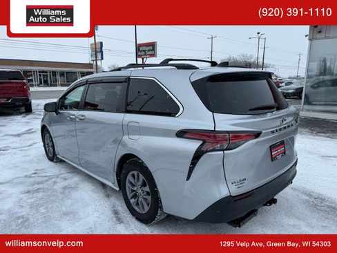 Used 2021 Toyota Sienna XLE image 6