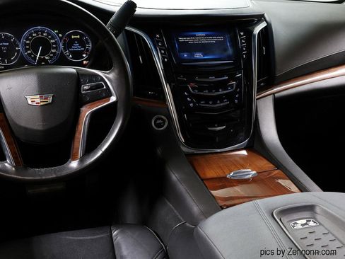 Used 2015 Cadillac Escalade Premium AWD/4WD image 17