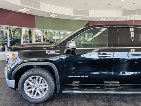 Used 2022 GMC Sierra 1500 SLT w/ SLT Premium Plus Package AWD/4WD image 19