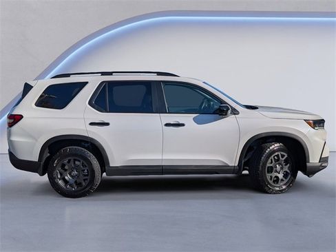 New 2025 Honda Pilot TrailSport image 3