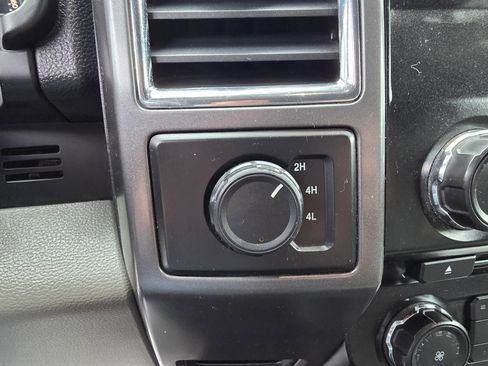 Used 2016 Ford F150 XLT AWD/4WD image 24