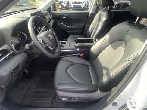 Used 2026 Toyota Highlander XLE AWD/4WD image 13