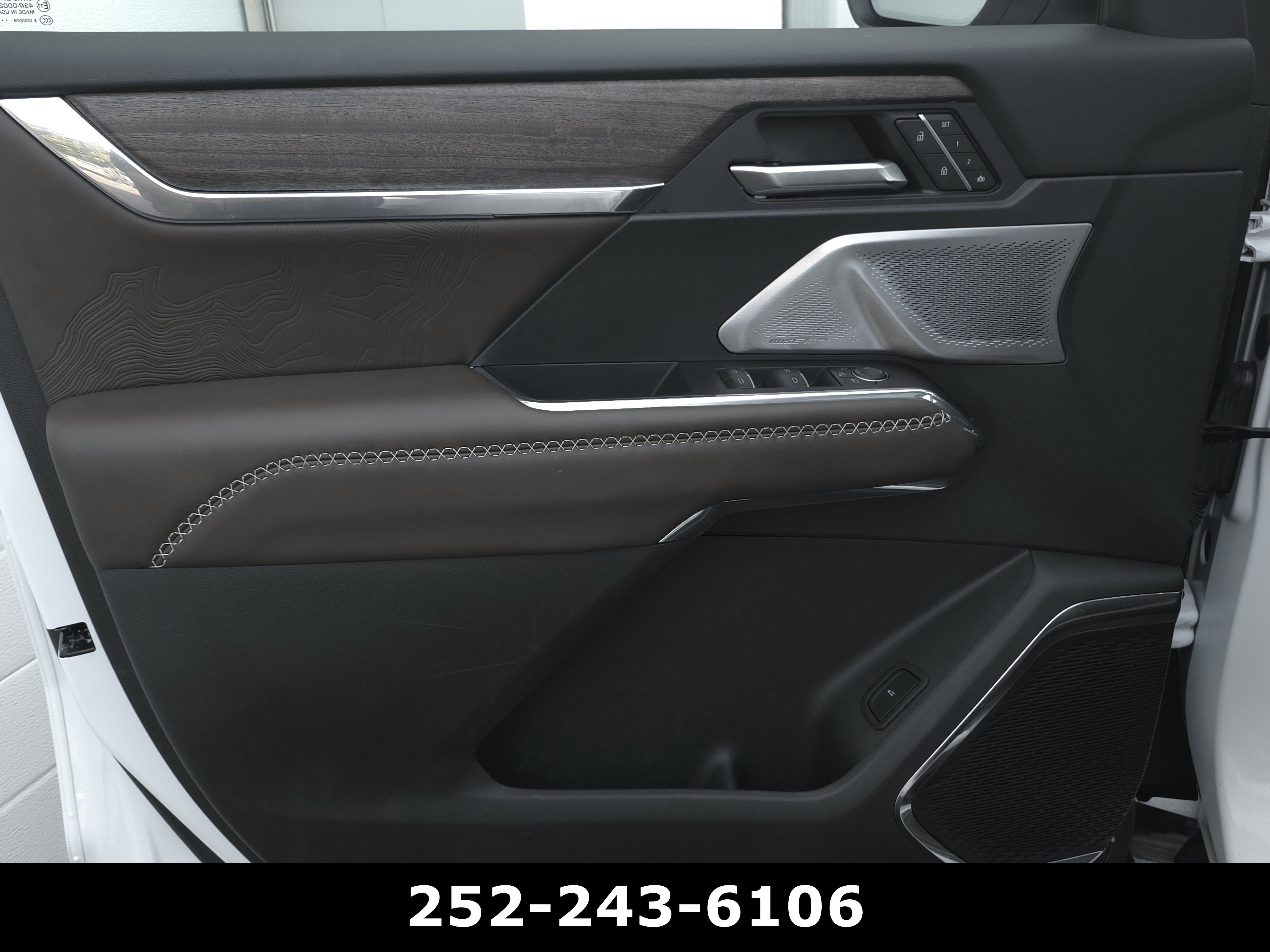 Used 2026 GMC Acadia Denali Ultimate FWD image 32