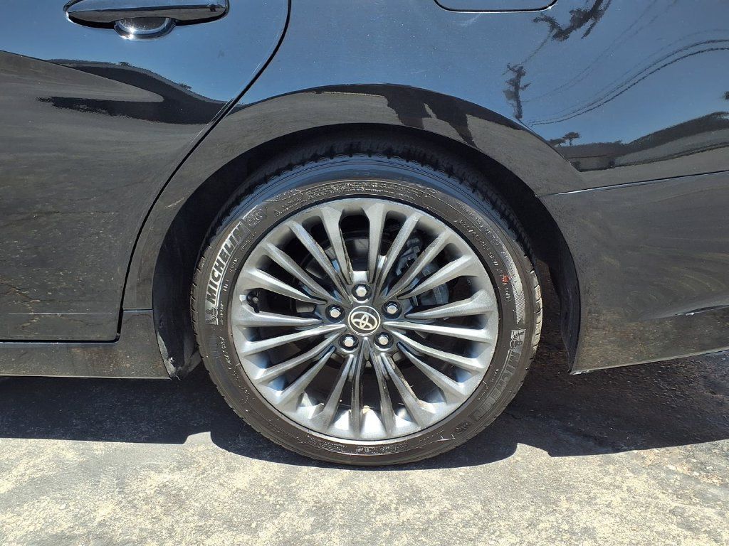 Used 2021 Toyota Avalon XSE FWD image 4