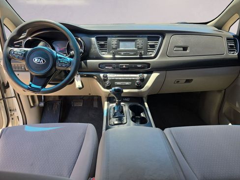 Used 2016 Kia Sedona LX w/ LX Convenience Package FWD image 10