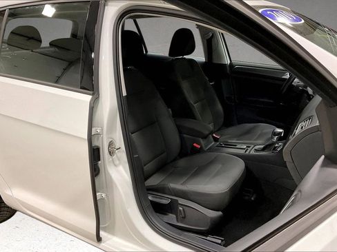 Used 2019 Volkswagen e-Golf SE w/ Driver Assistance Package image 28